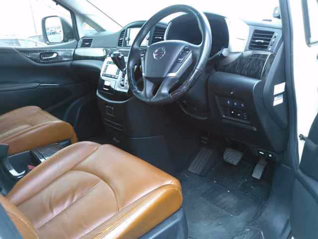 NISSAN ELGRAND