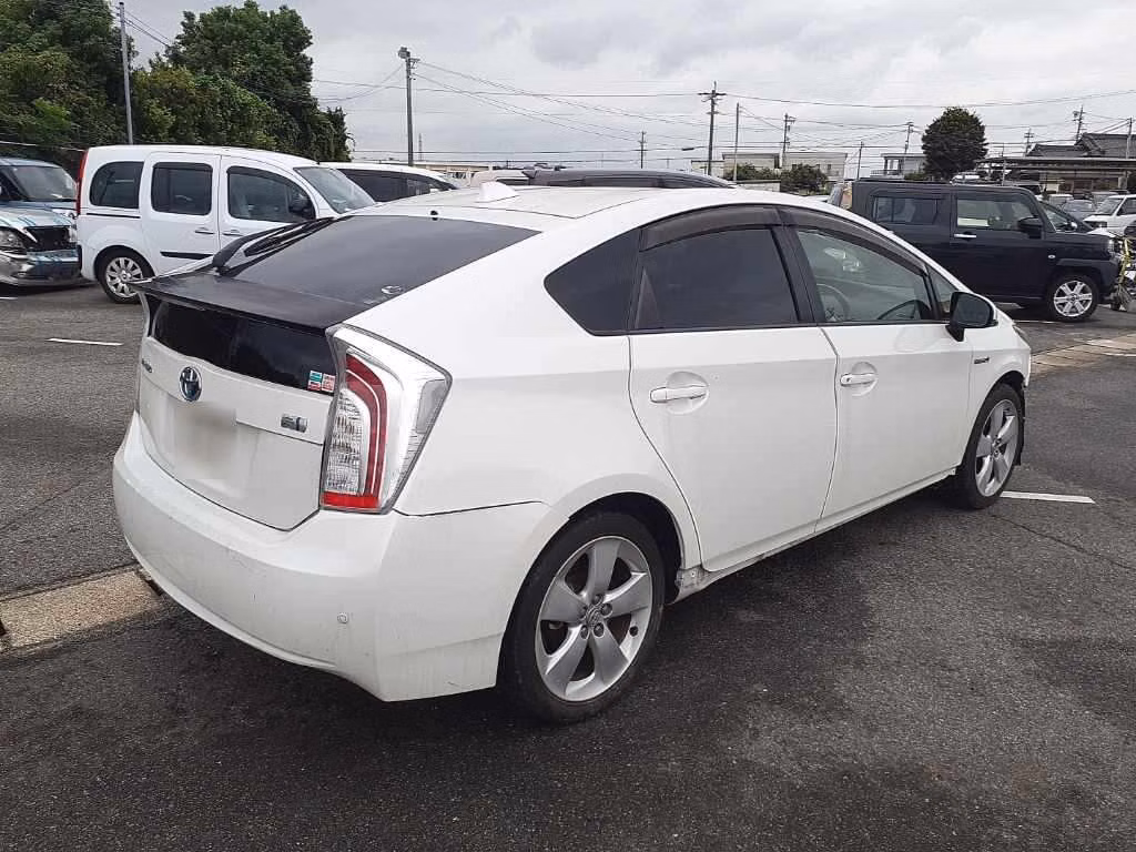 TOYOTA PRIUS