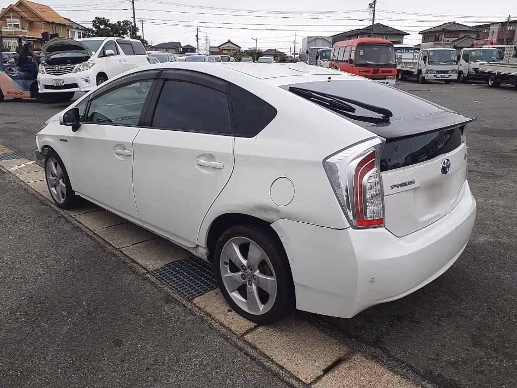 TOYOTA PRIUS