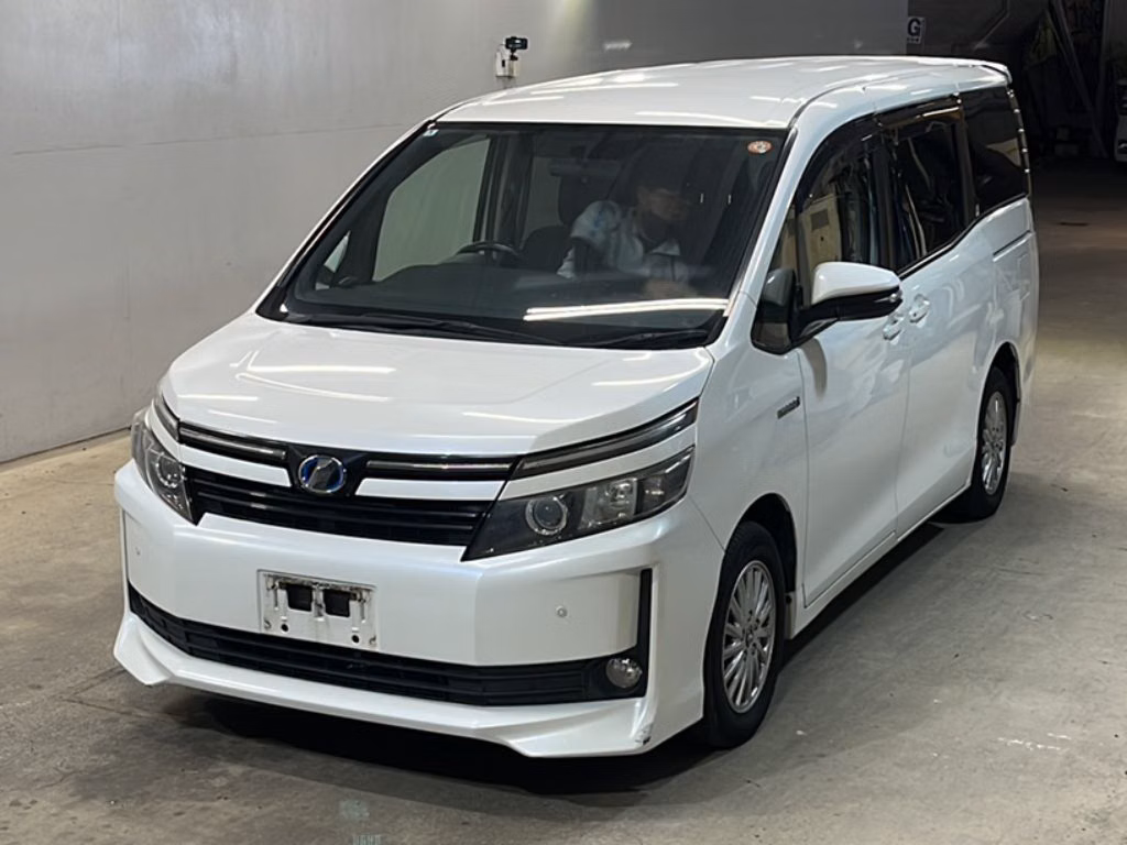 TOYOTA VOXY