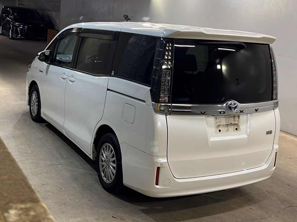 TOYOTA VOXY