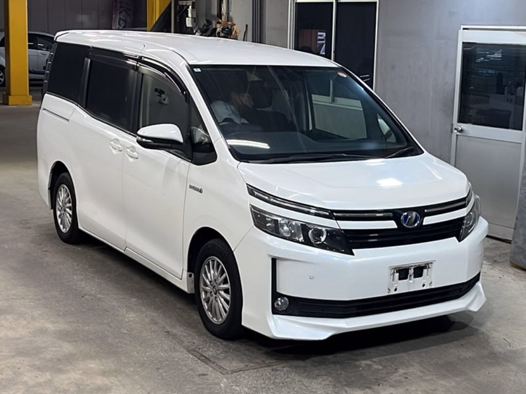 TOYOTA VOXY