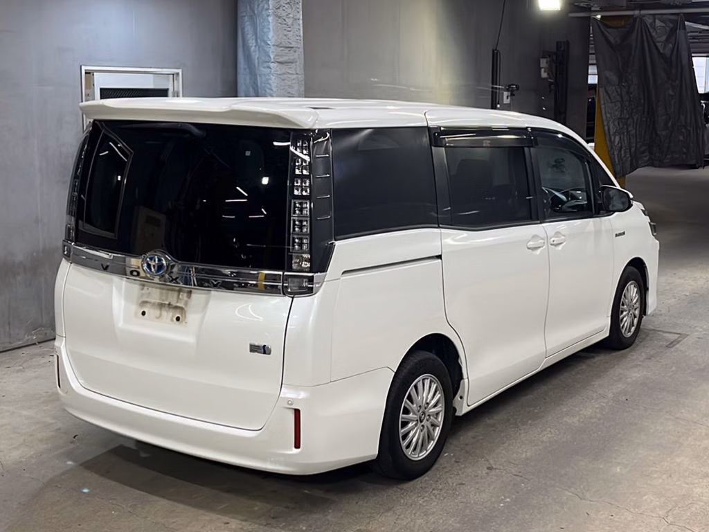 TOYOTA VOXY