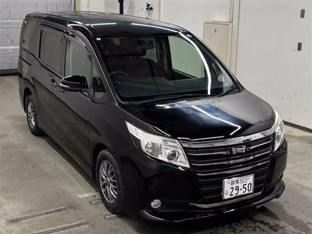 TOYOTA NOAH