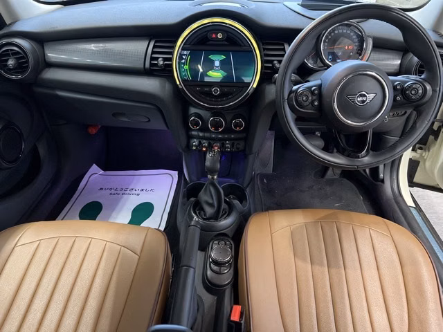 MINI HATCH
