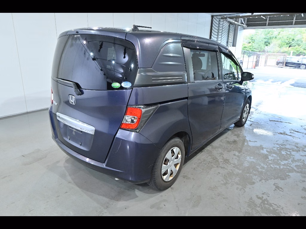 HONDA FREED SPIKE