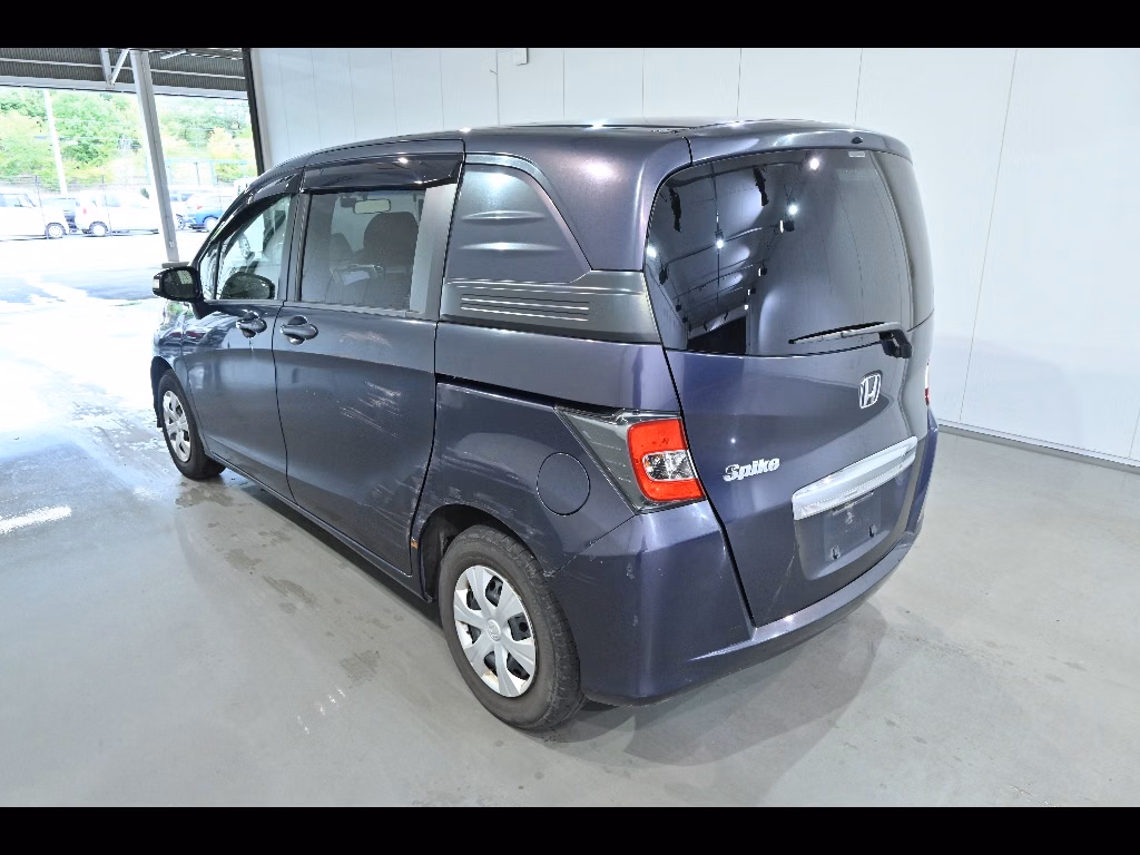 HONDA FREED SPIKE