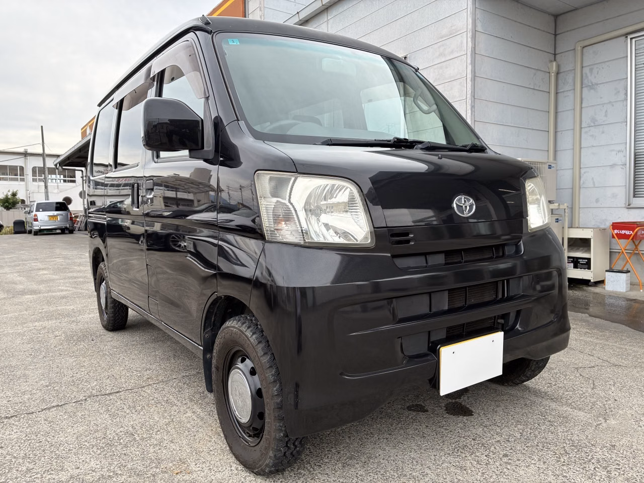 TOYOTA PIXIS VAN