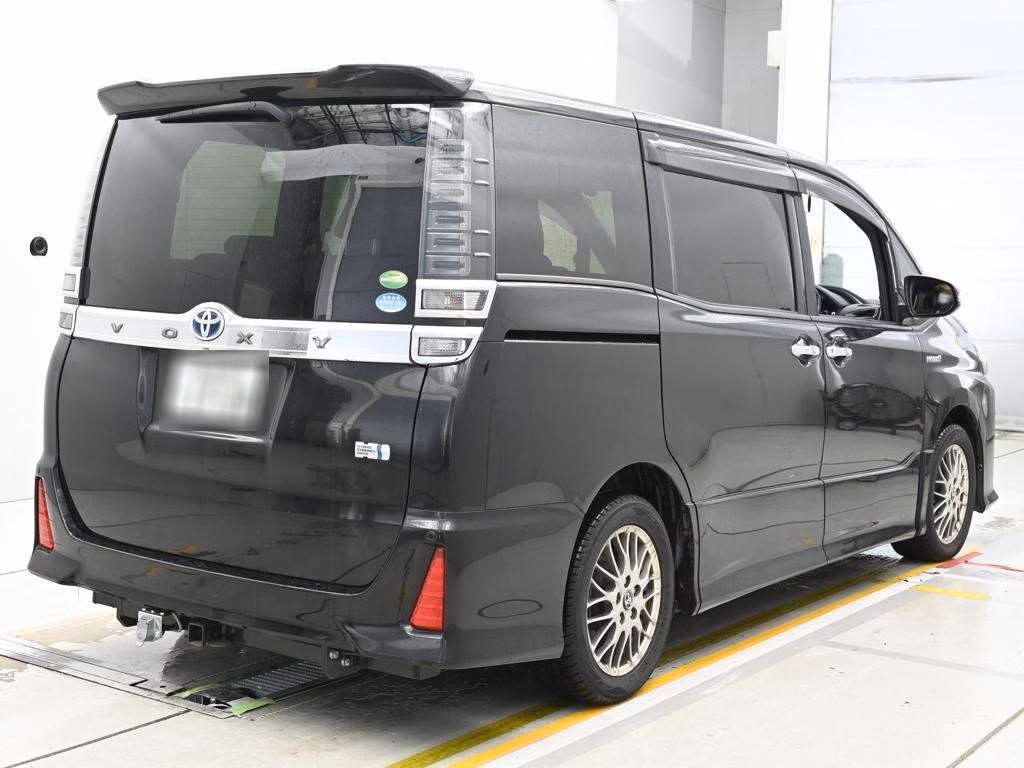 TOYOTA VOXY