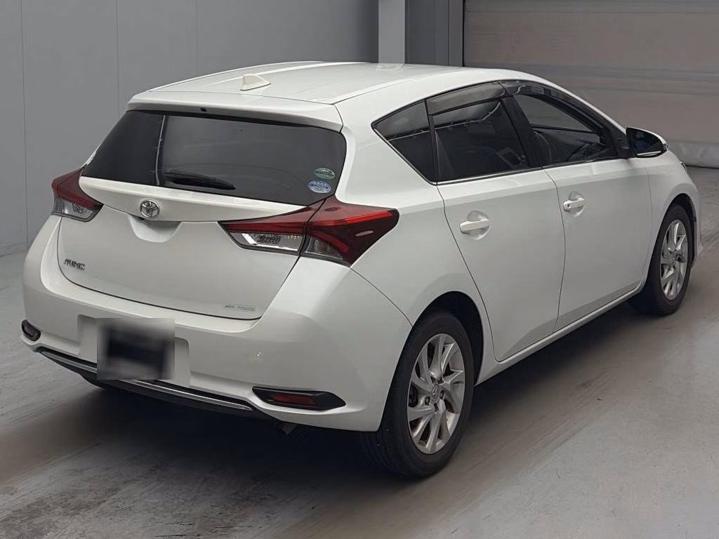 TOYOTA AURIS