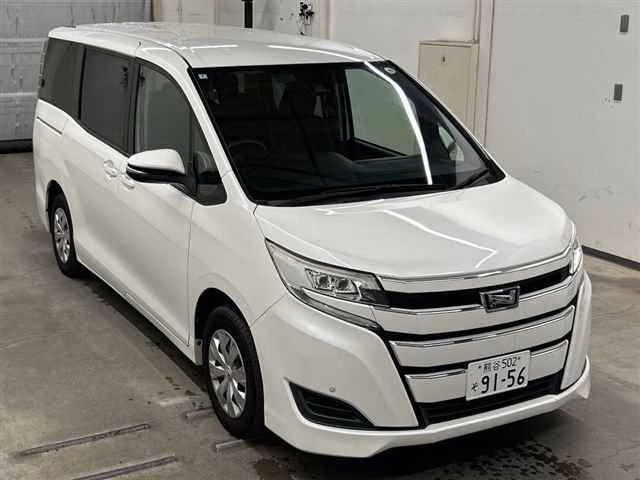 TOYOTA NOAH