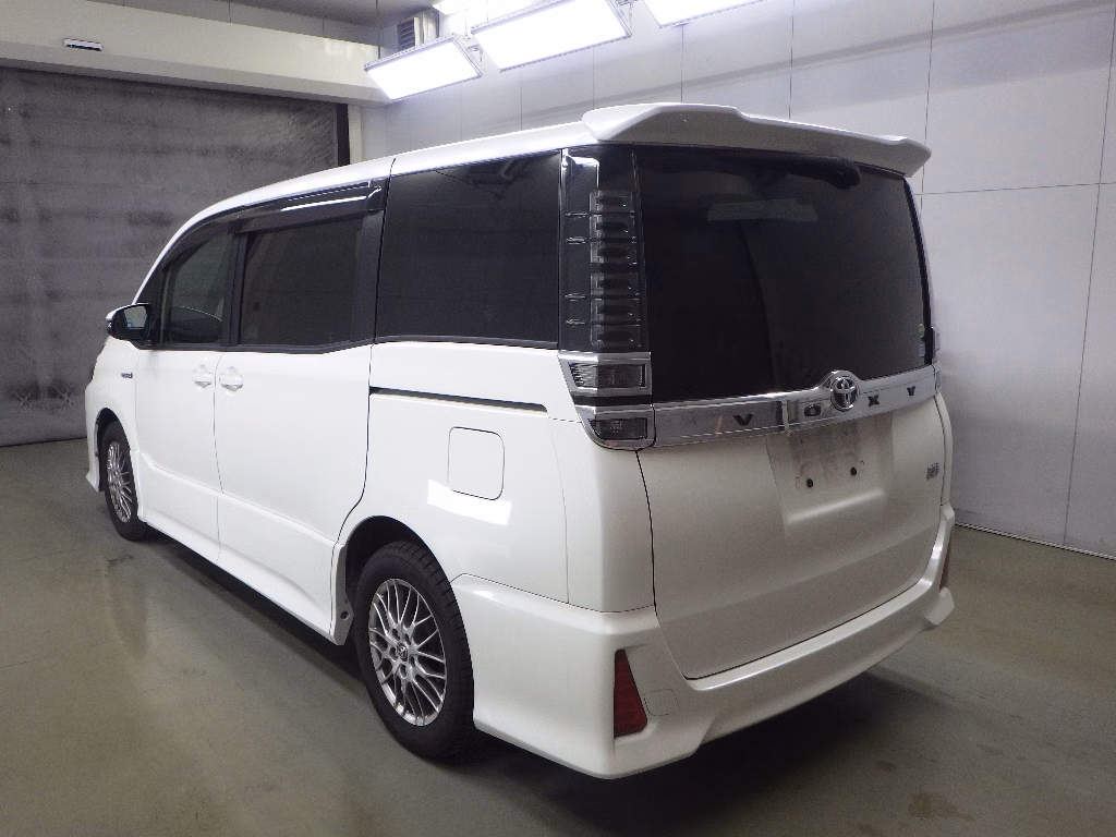TOYOTA VOXY