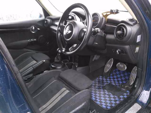 MINI HATCH