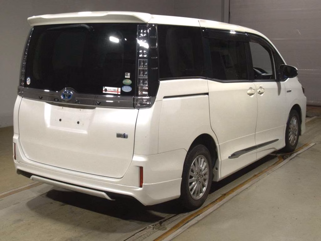 TOYOTA VOXY