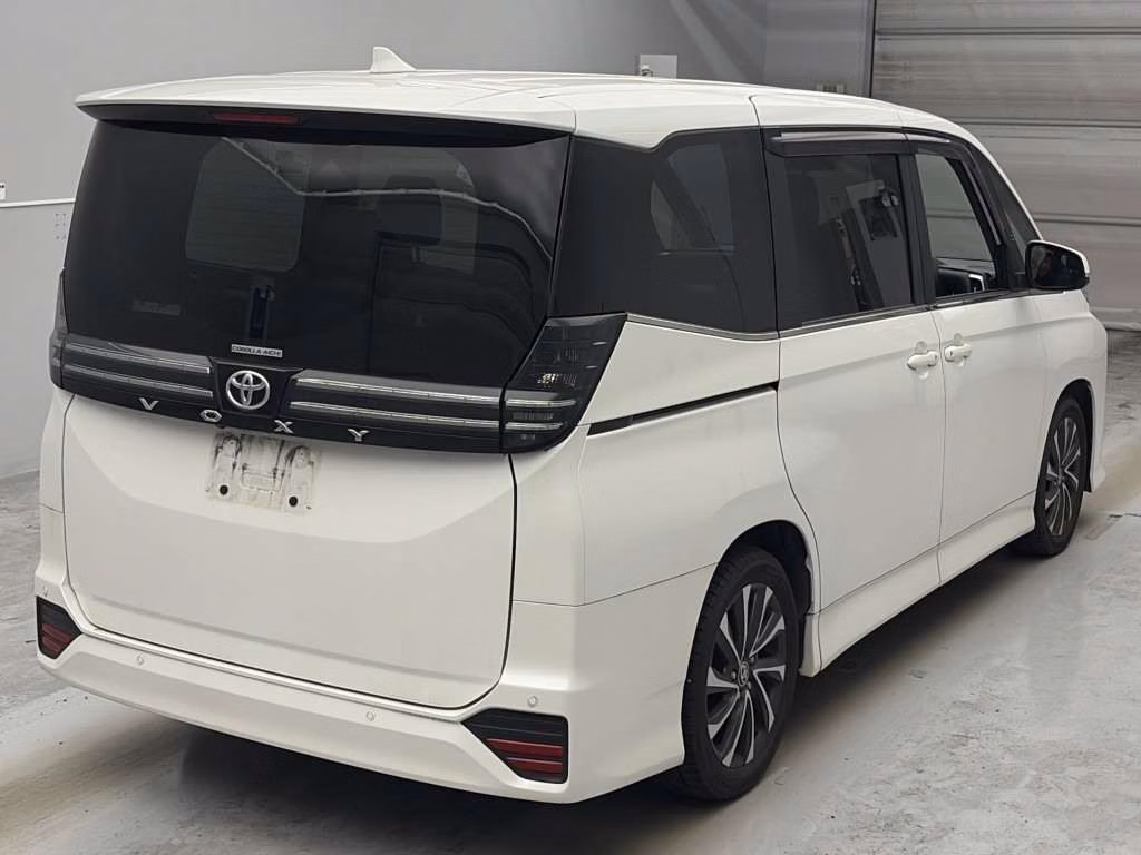 TOYOTA VOXY