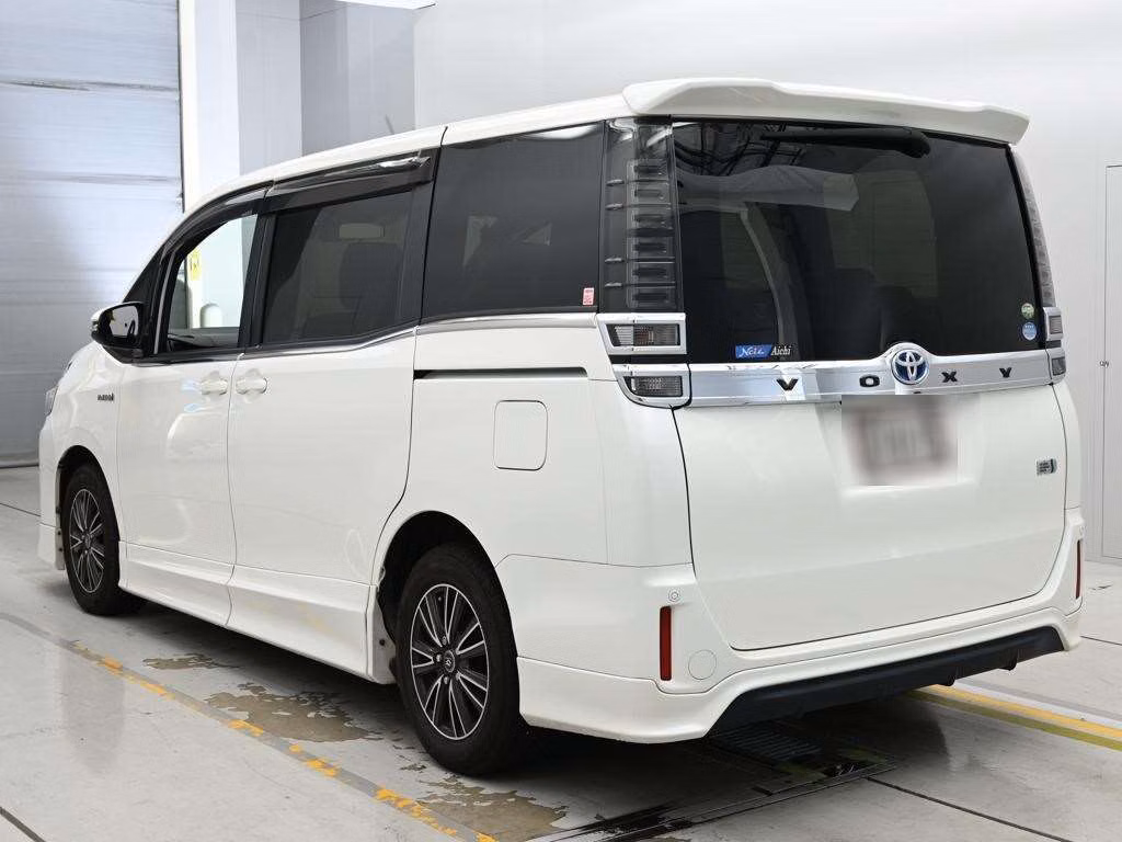 TOYOTA VOXY