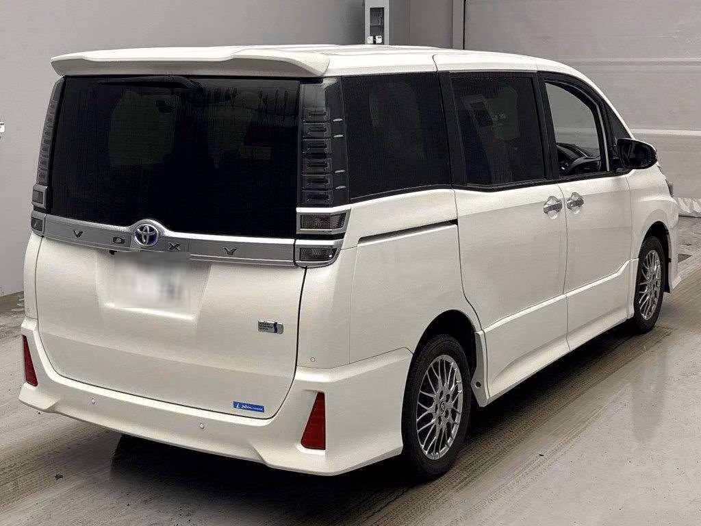 TOYOTA VOXY