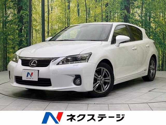 Lexus CT200h