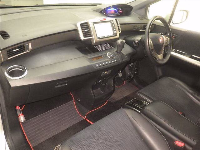 HONDA FREED SPIKE
