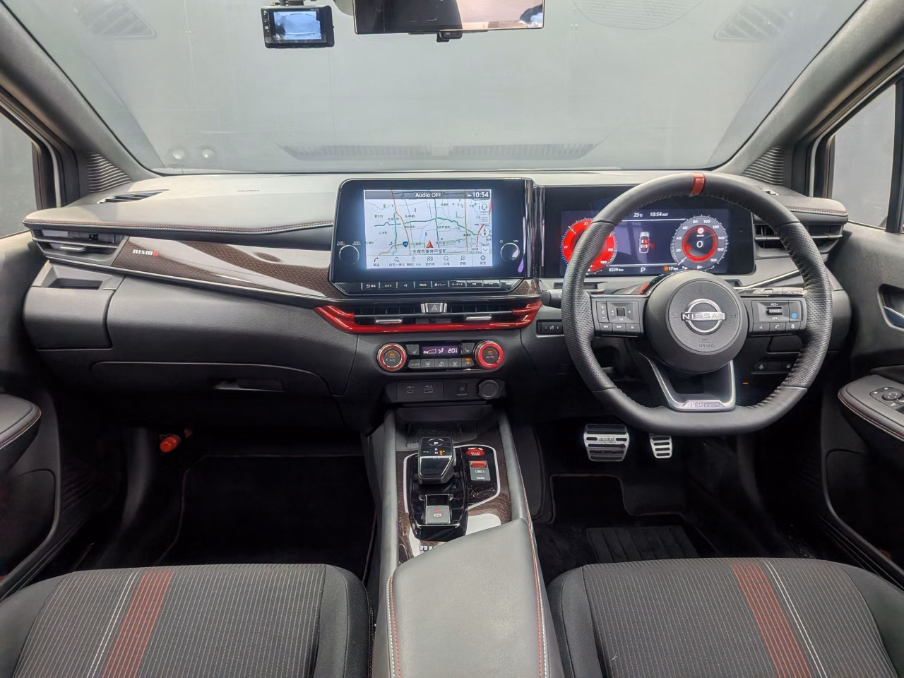 Nissan Aura