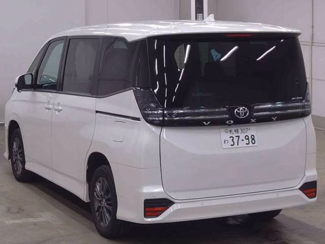 TOYOTA VOXY