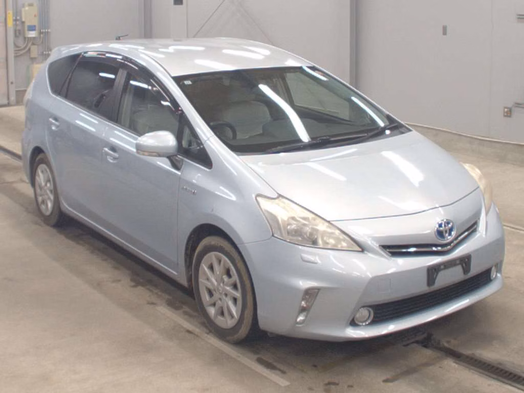 TOYOTA PRIUS ALPHA