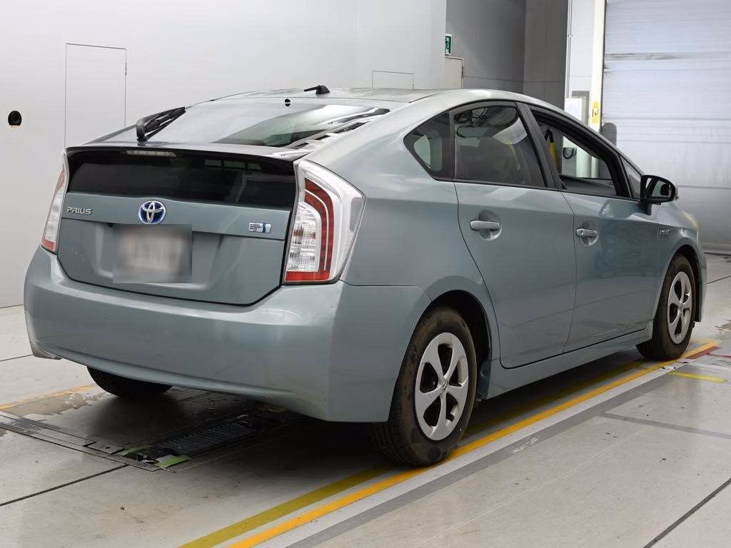 TOYOTA PRIUS