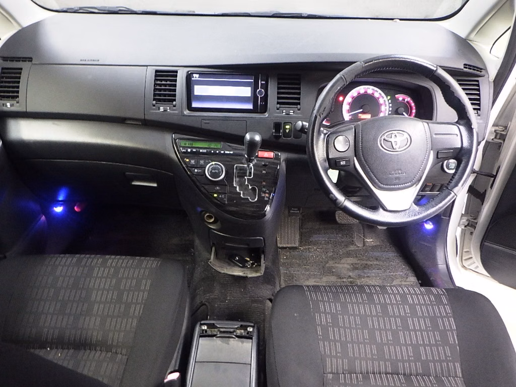 TOYOTA ISIS