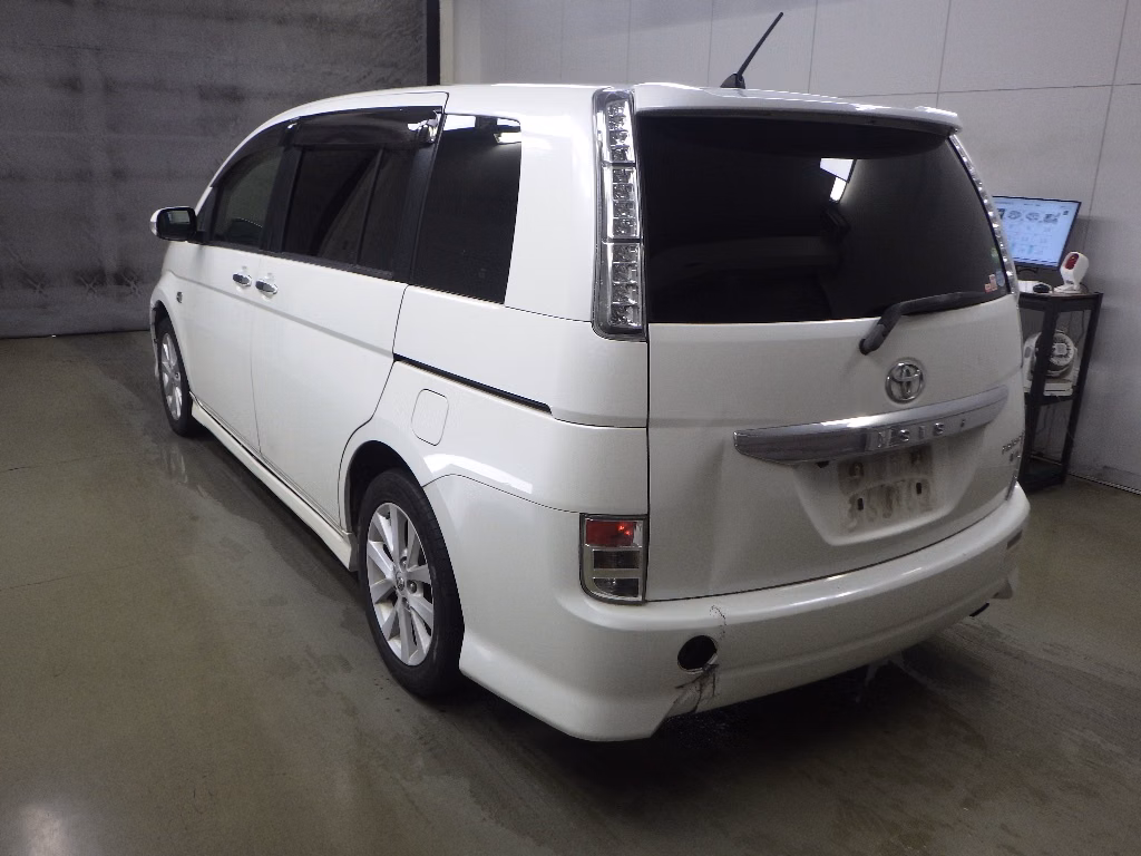 TOYOTA ISIS