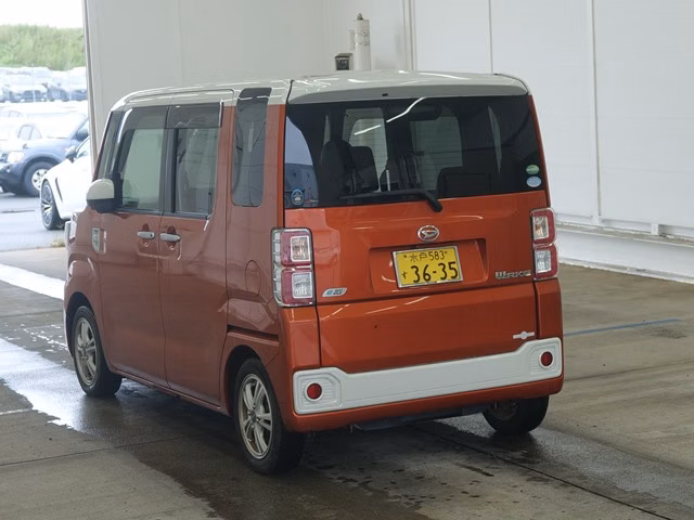 DAIHATSU WAKE