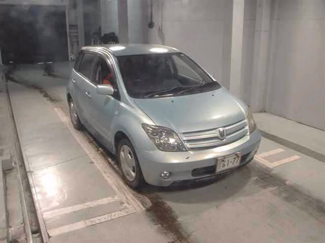 TOYOTA IST