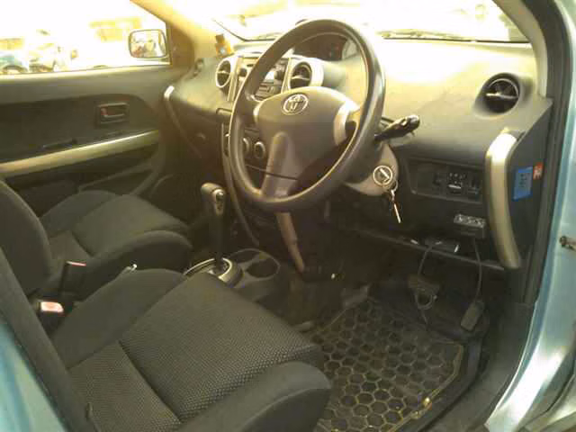 TOYOTA IST