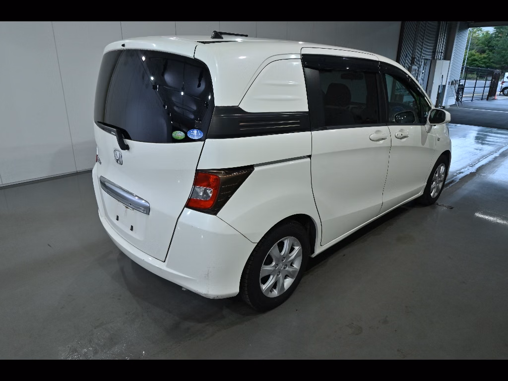 HONDA FREED SPIKE