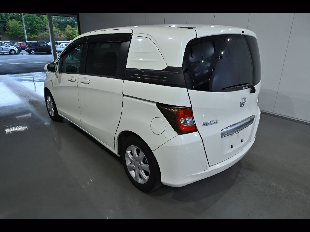 HONDA FREED SPIKE