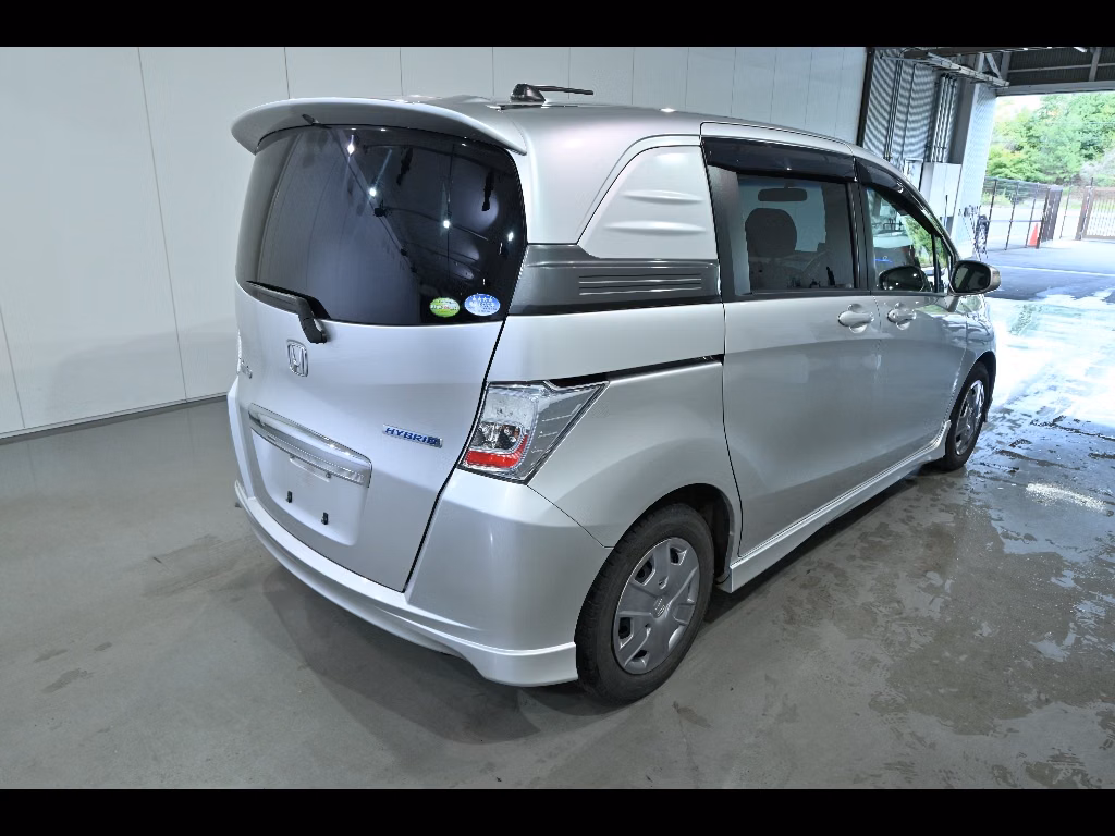 HONDA FREED SPIKE