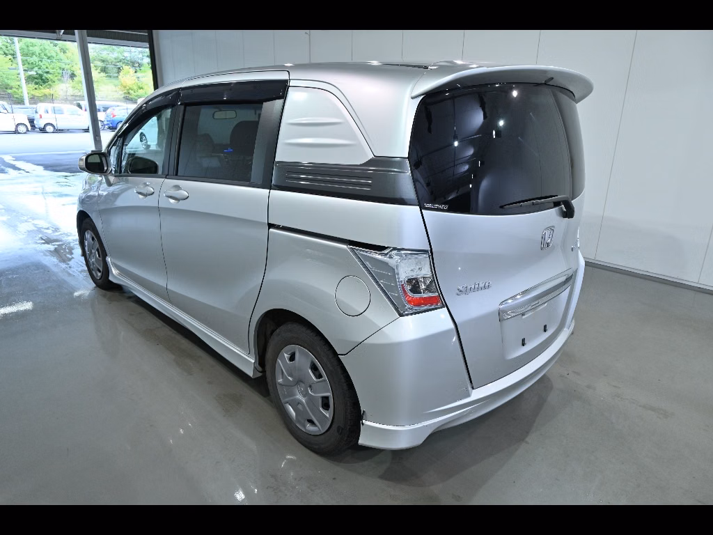 HONDA FREED SPIKE