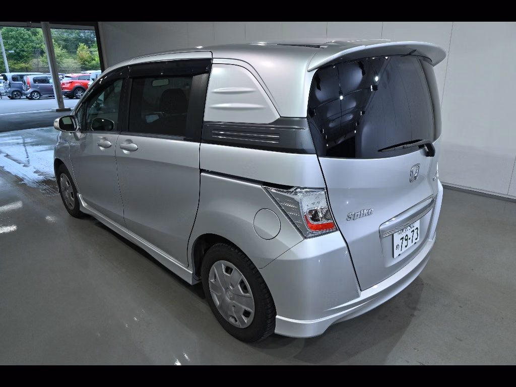 HONDA FREED SPIKE