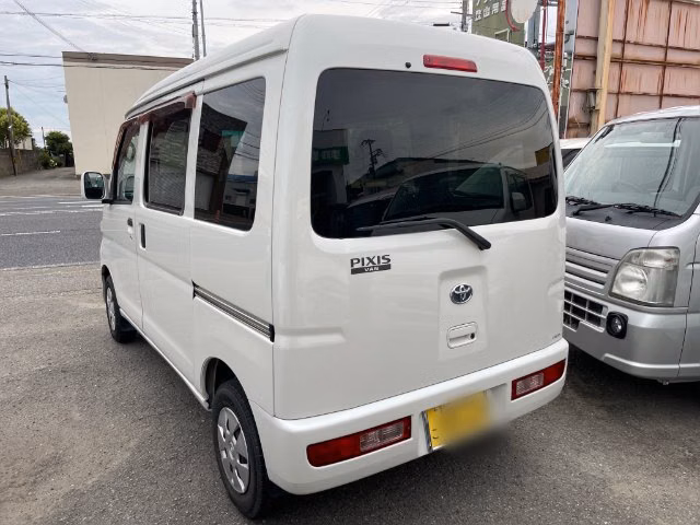TOYOTA PIXIS VAN