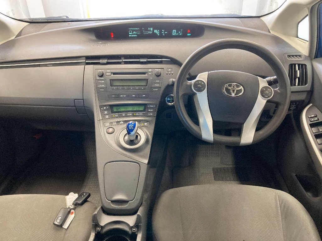 TOYOTA PRIUS