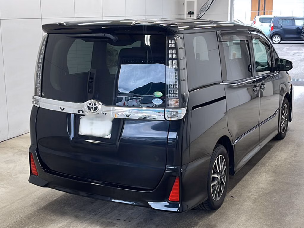 TOYOTA VOXY