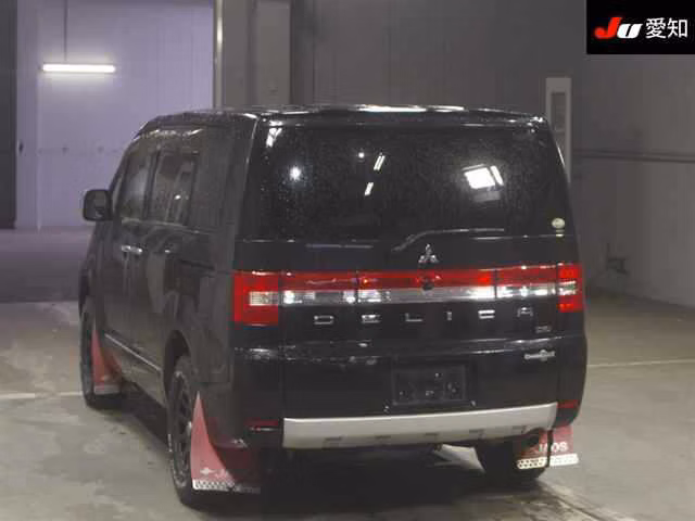 Mitsubishi Delica D:5
