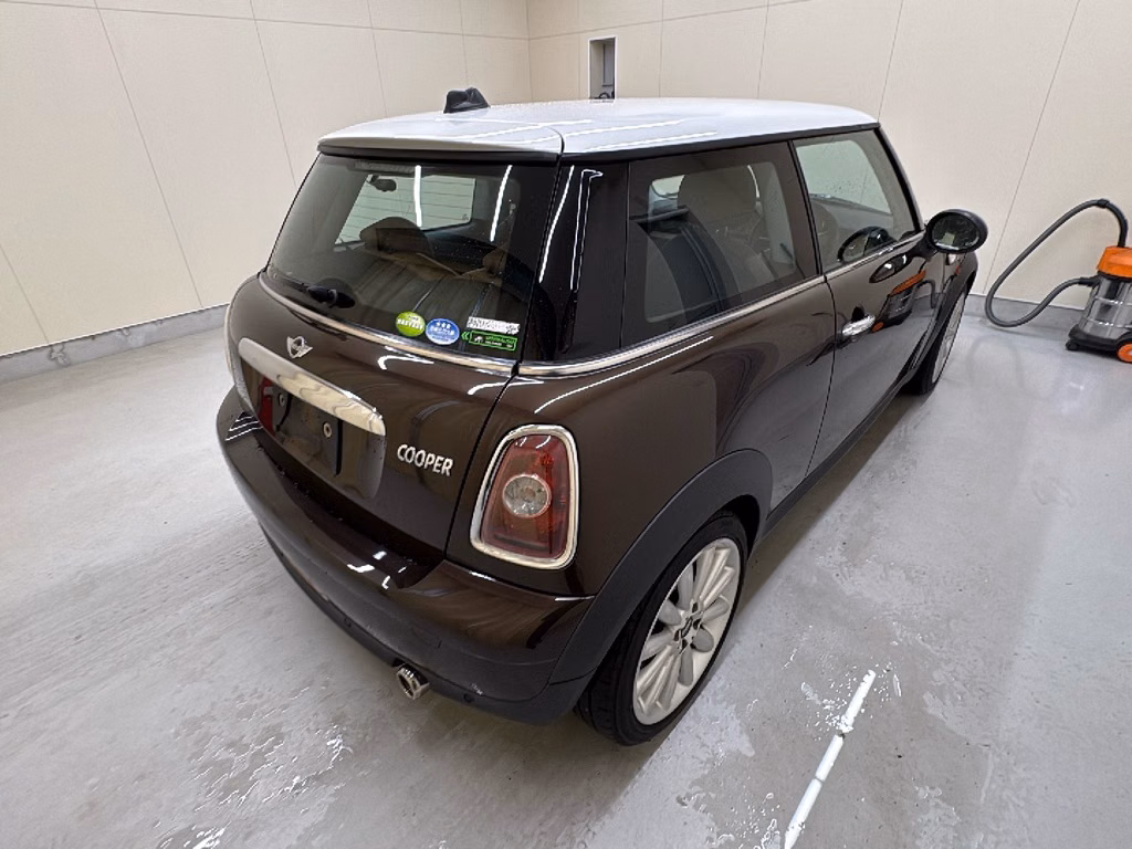 MINI HATCH