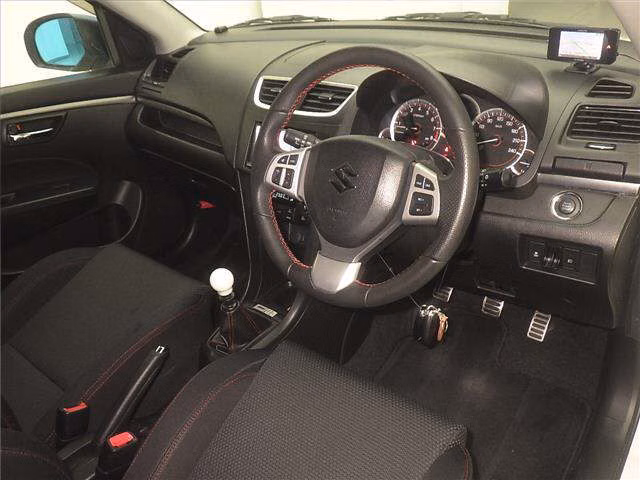 SUZUKI SWIFT