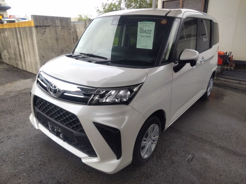 TOYOTA ROOMY