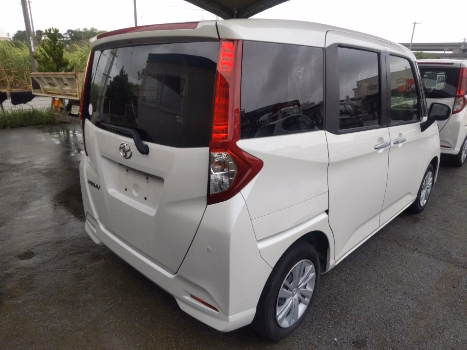 TOYOTA ROOMY
