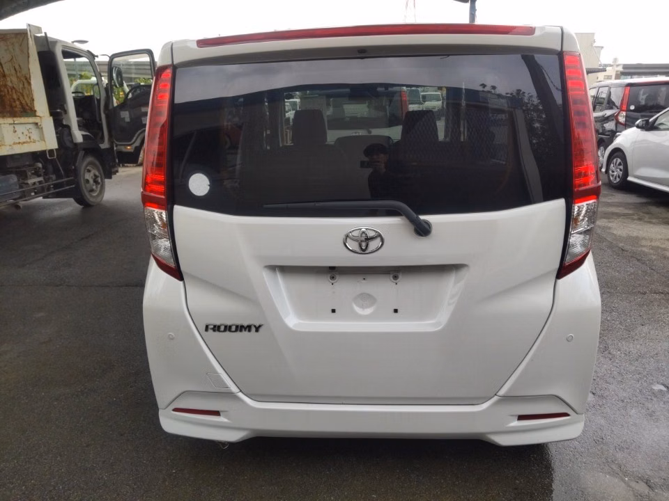 TOYOTA ROOMY
