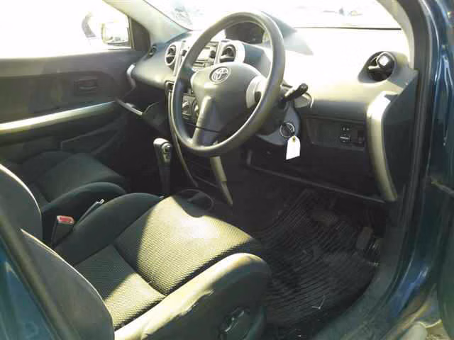 TOYOTA IST