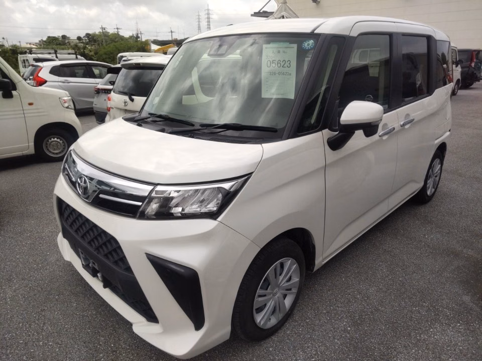 TOYOTA ROOMY
