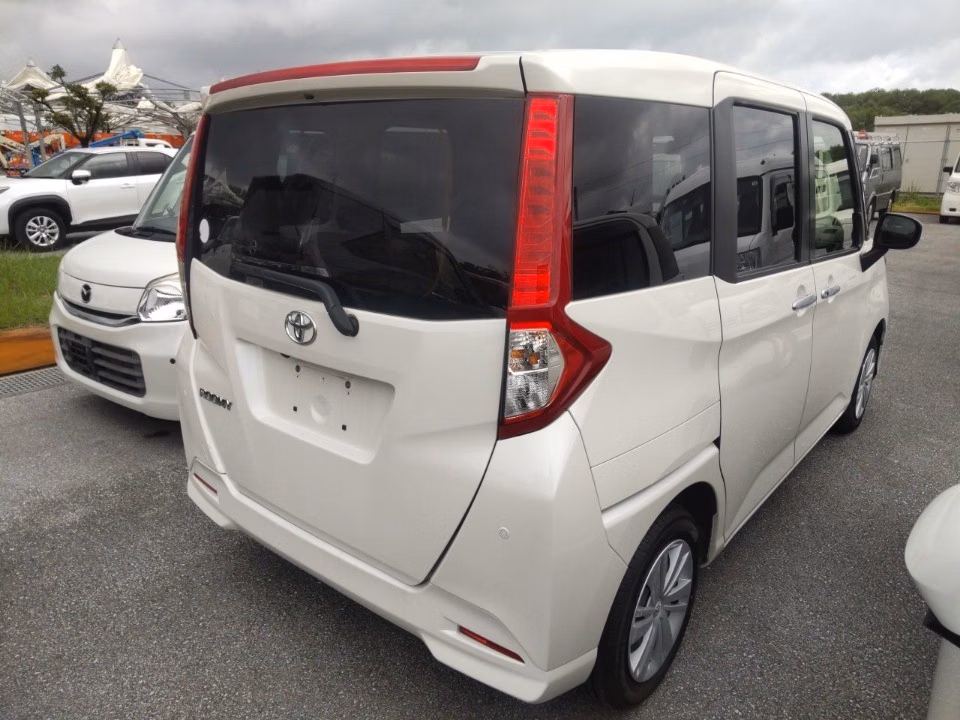 TOYOTA ROOMY