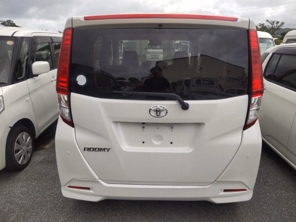 TOYOTA ROOMY